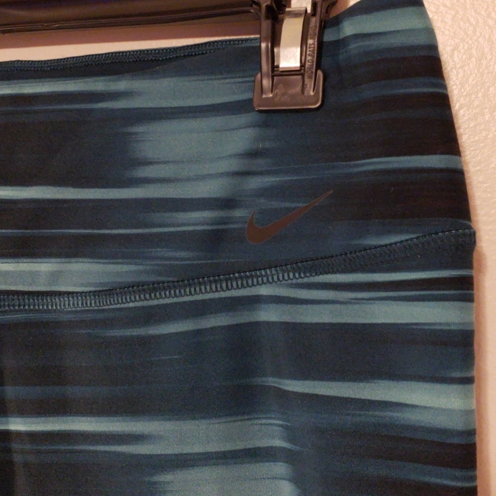 Nike Patterned Capris - image 2
